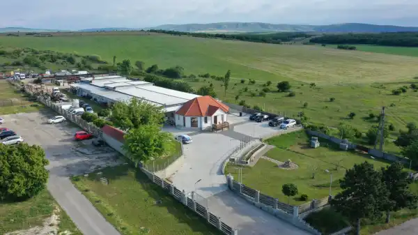 Eladó ipari ingatlan, Hajmáskér 1120 m² 295 M Ft