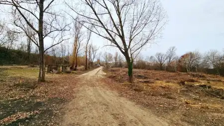 Eladó telek, Martonvásár 